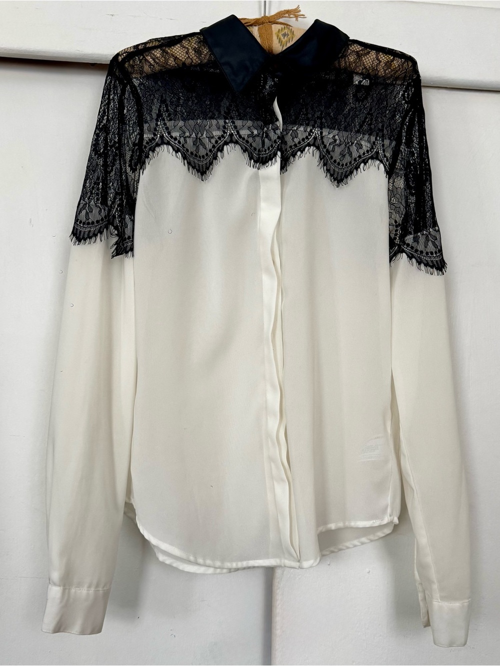 Jennifer Lopez Black Lace Yoke Cream Button-Down Blouse